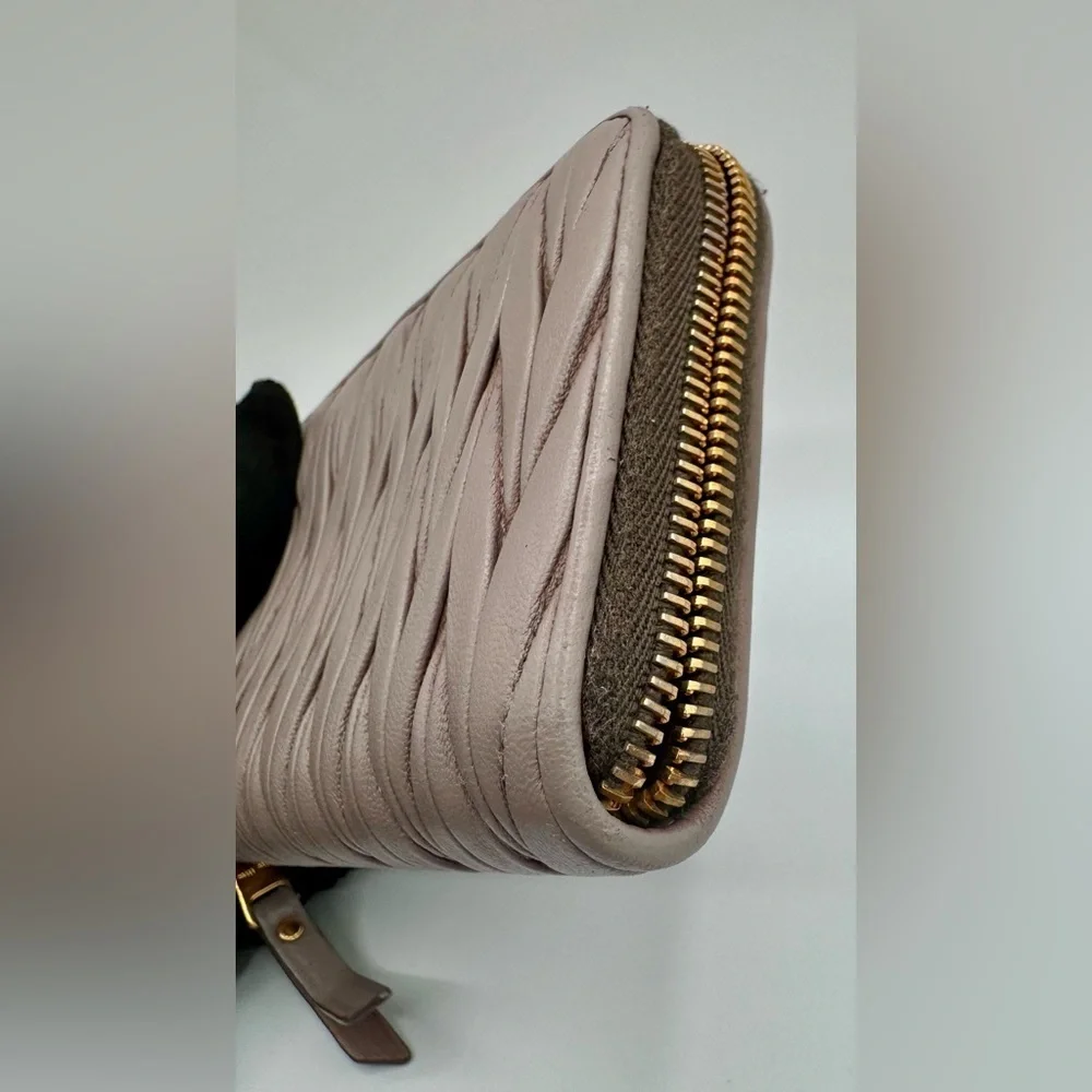 Miu Miu Taupe Quilted Leather Wallet | Professional Refurbished